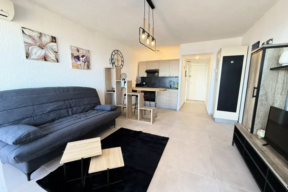 06 do : Prachtige studio gerenoveerd met uitzicht op de zee