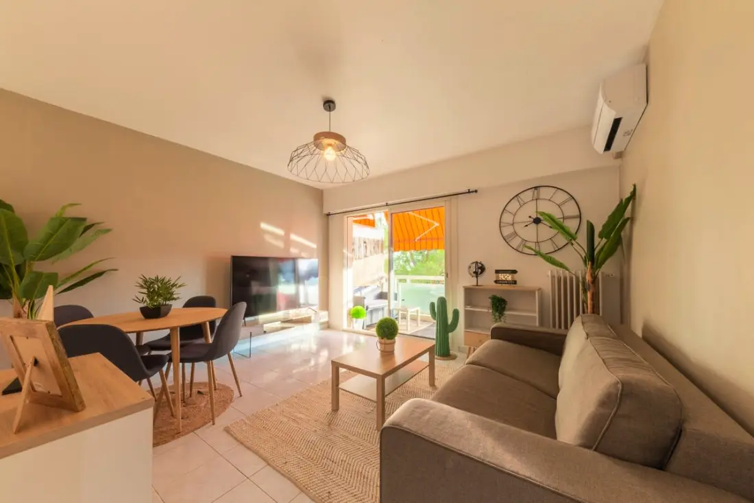 06k2 - Mooie airconditioning Studio - Terraszee Beeld