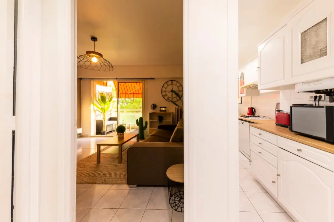 06k2 - Mooie airconditioning Studio - Terraszee Beeld