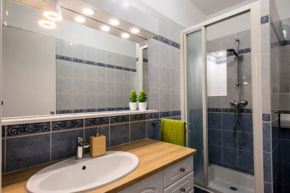 06k2 - Mooie airconditioning Studio - Terraszee Beeld
