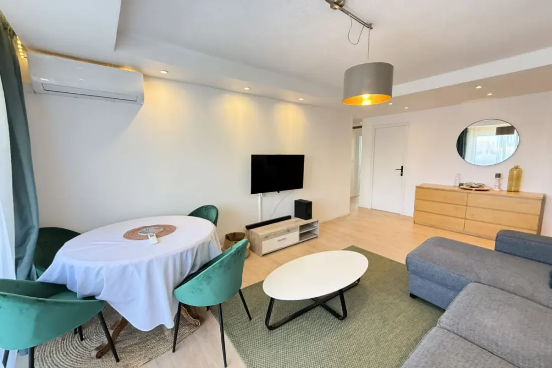 Appart Climatisé Avec Balcon – Proche Centre &amp; Plages