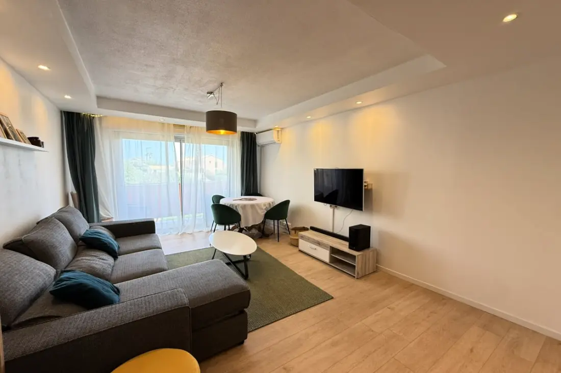 Appart Climatisé Avec Balcon – Proche Centre &amp; Plages