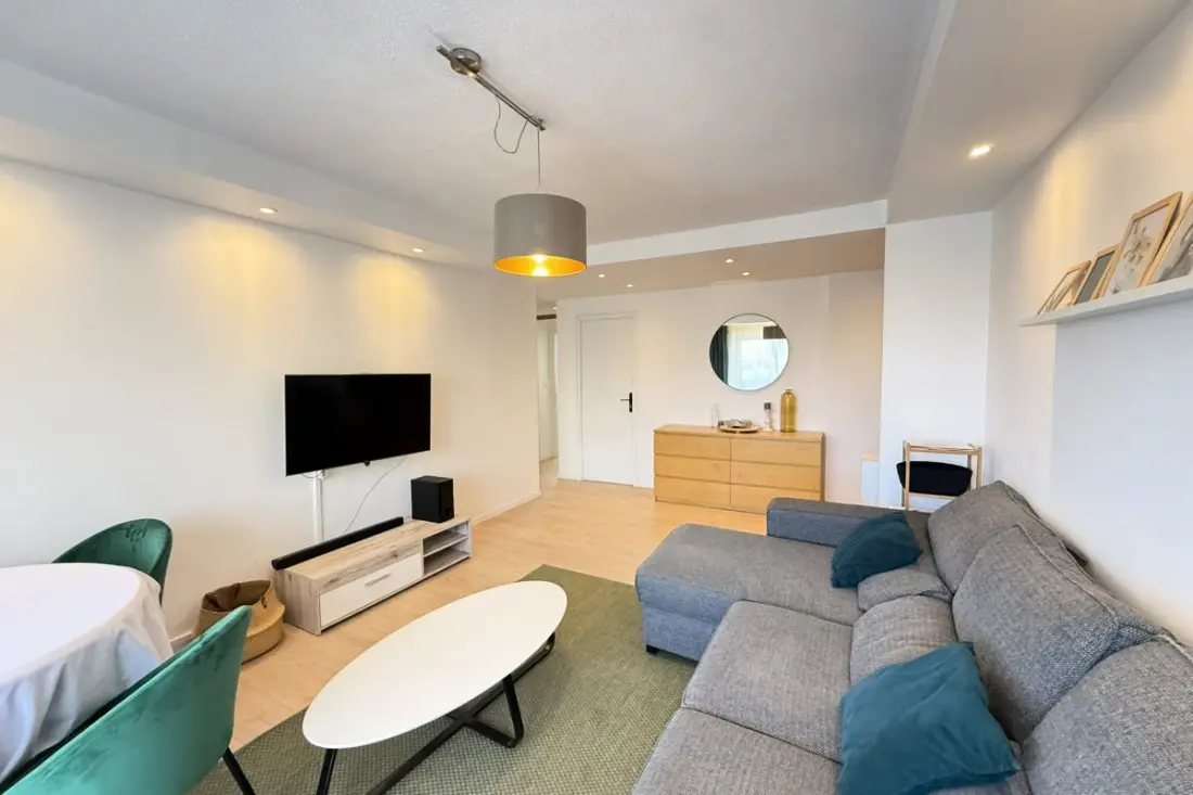 Appart Climatisé Avec Balcon – Proche Centre &amp; Plages