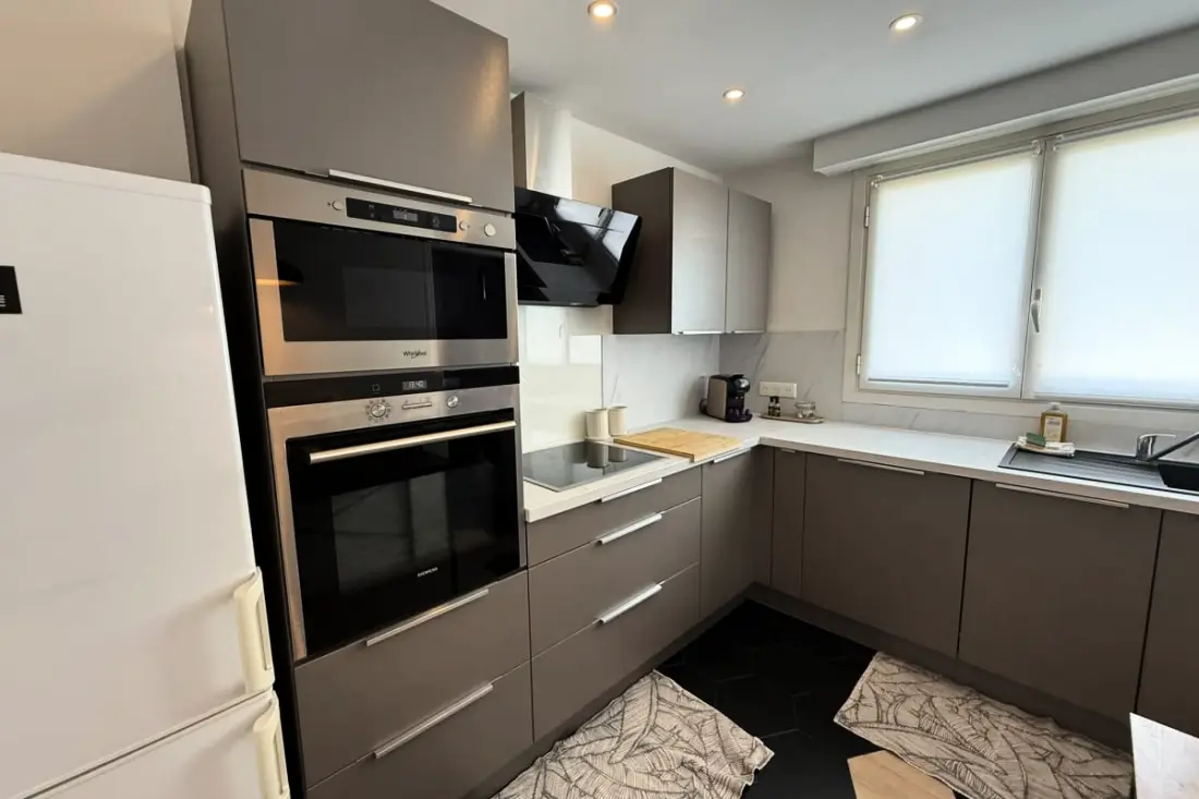 Appart Climatisé Avec Balcon – Proche Centre &amp; Plages