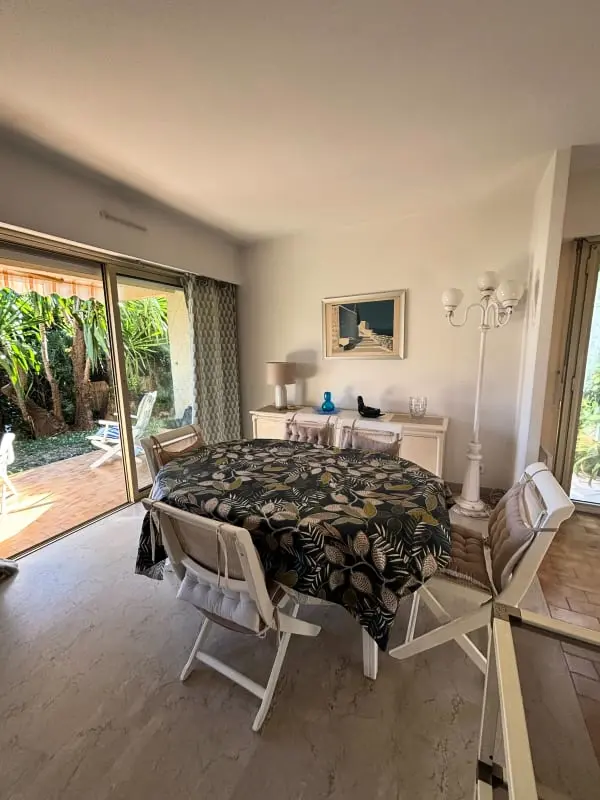 Charmant appartement met tuin in Antibes