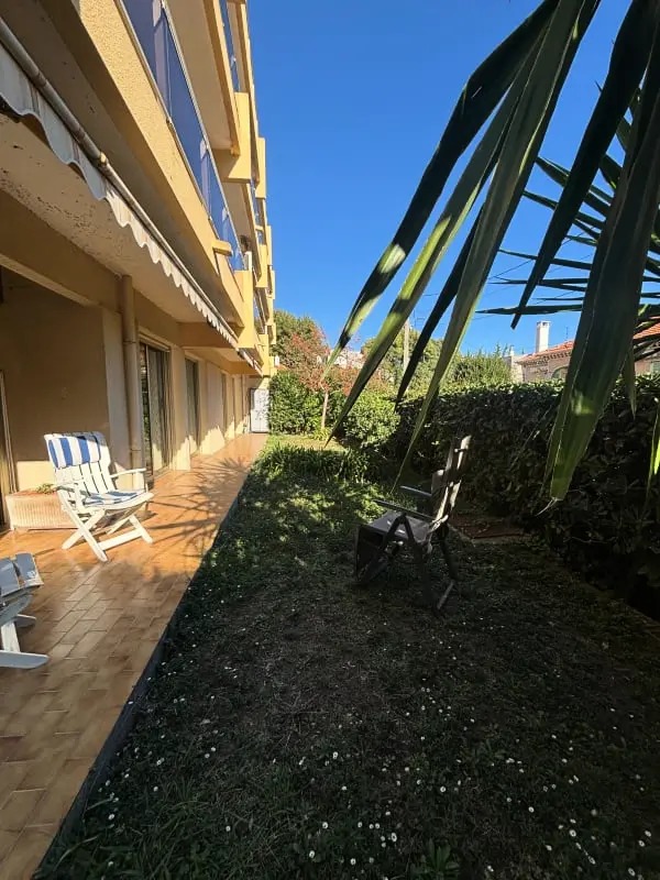 Charmant appartement met tuin in Antibes