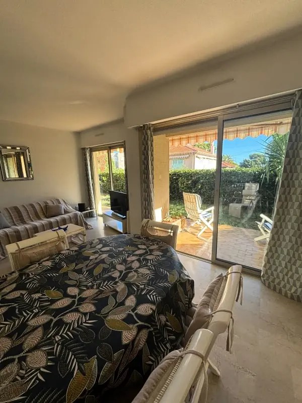 Charmant appartement met tuin in Antibes