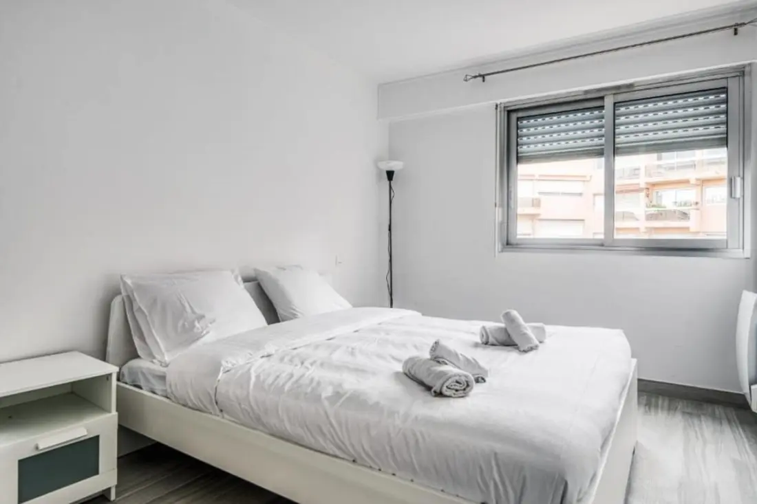 Lichtgevende appartement met Antibes Uitzicht