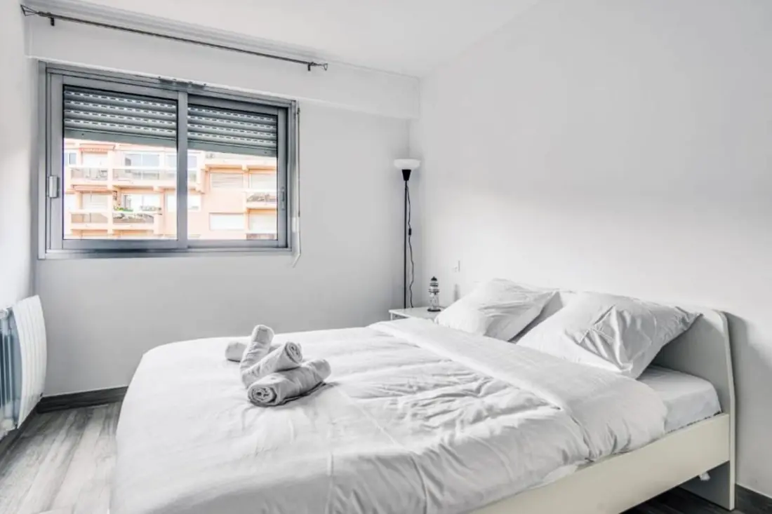 Lichtgevende appartement met Antibes Uitzicht
