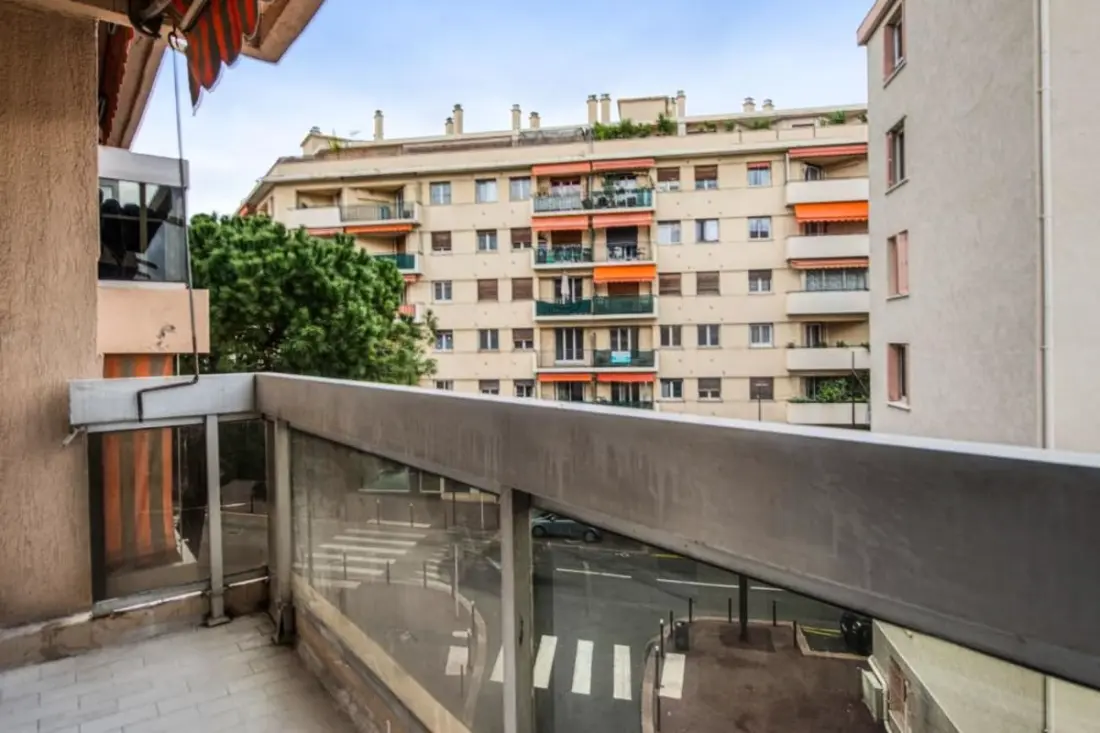 Lichtgevende appartement met Antibes Uitzicht
