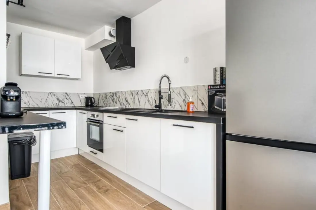 Lichtgevende appartement met Antibes Uitzicht