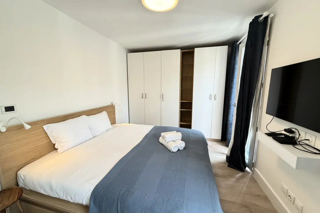 Appartement Neuf - Terrasse &amp; Parking – 2 Chambres