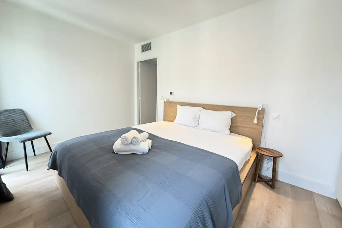 Appartement Neuf - Terrasse &amp; Parking – 2 Chambres