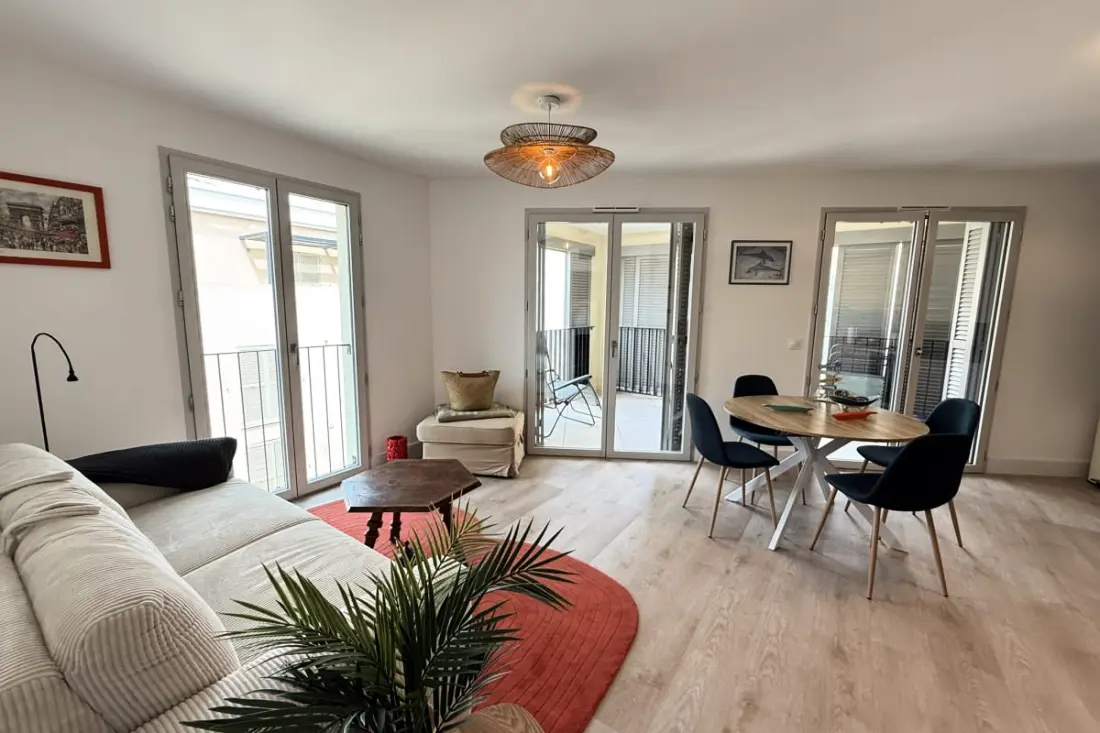 Appartement Neuf - Terrasse &amp; Parking – 2 Chambres