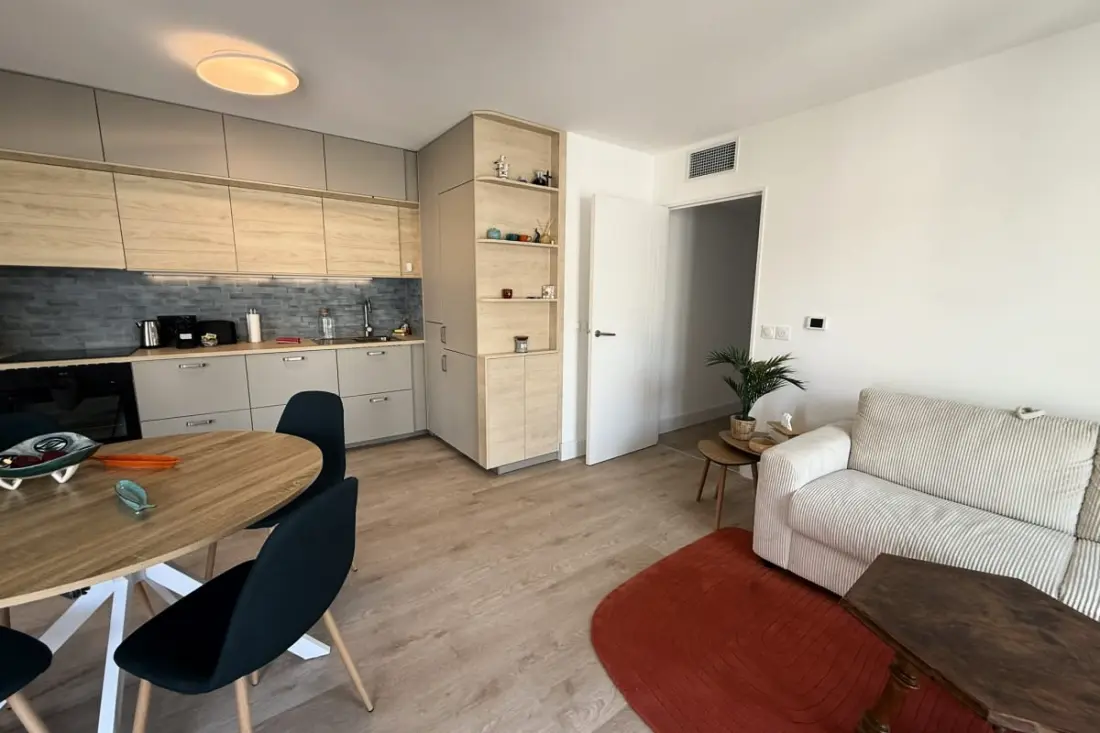 Appartement Neuf - Terrasse &amp; Parking – 2 Chambres