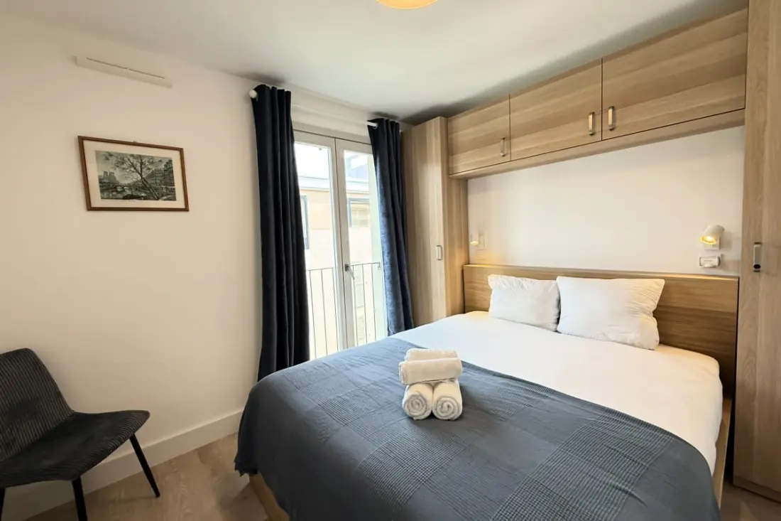 Appartement Neuf - Terrasse &amp; Parking – 2 Chambres