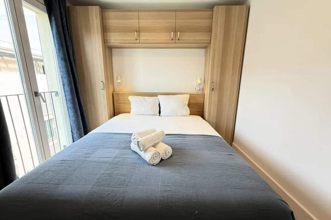 Appartement Neuf - Terrasse &amp; Parking – 2 Chambres