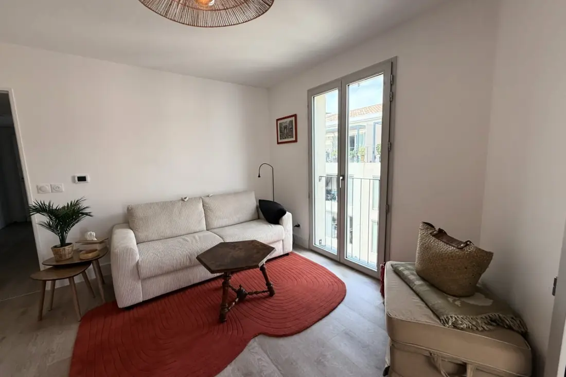 Appartement Neuf - Terrasse &amp; Parking – 2 Chambres