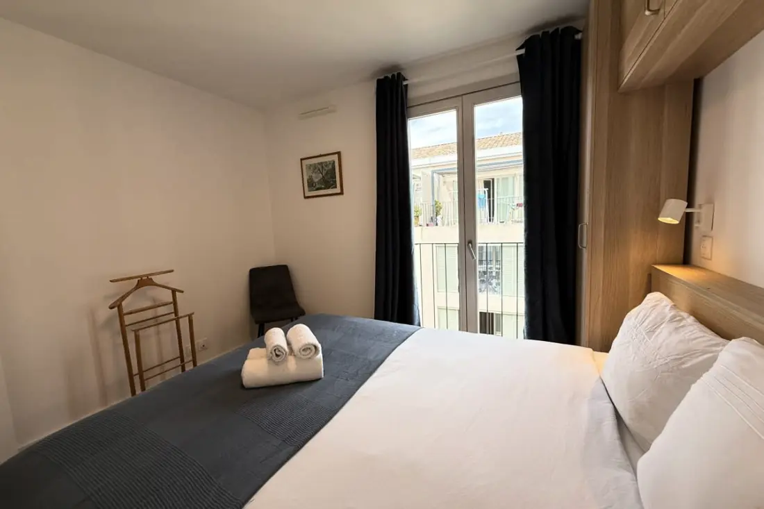 Appartement Neuf - Terrasse &amp; Parking – 2 Chambres