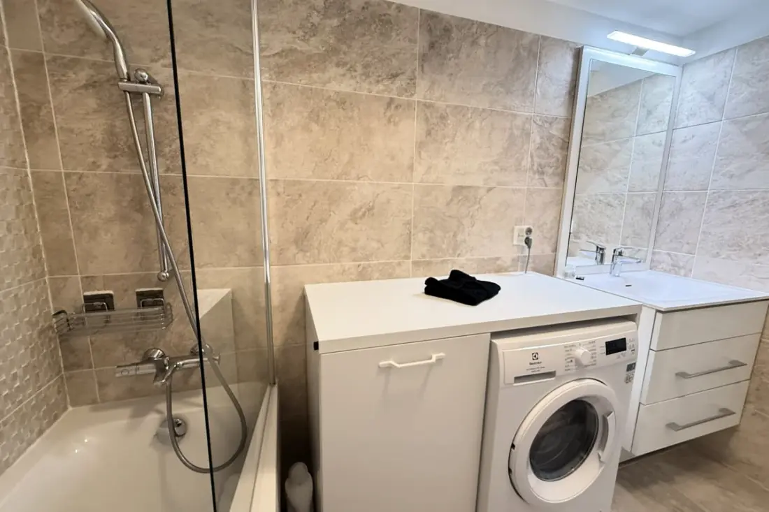 Appartement Neuf - Terrasse &amp; Parking – 2 Chambres