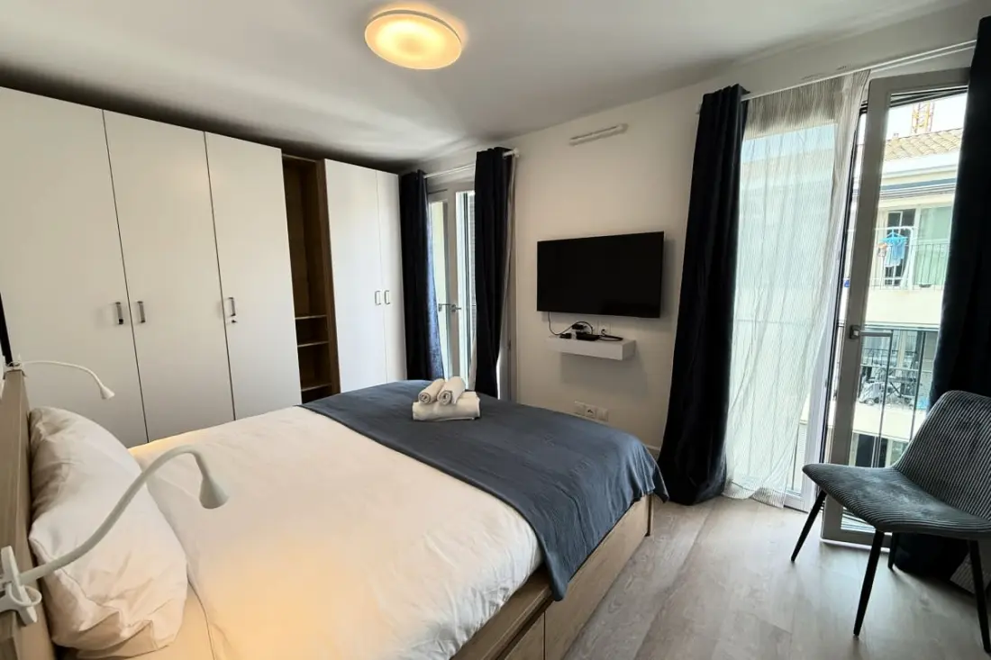 Appartement Neuf - Terrasse &amp; Parking – 2 Chambres