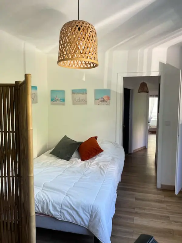 Tegenover de zee, 2 stappen van de stranden