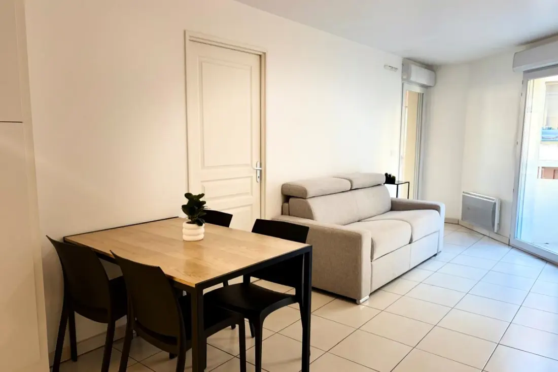 Mooi appartement vlak bij de stranden, met parkeerplaats