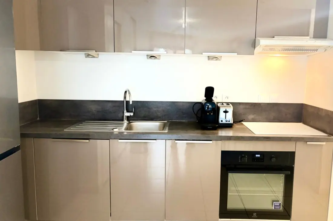 Mooi appartement vlak bij de stranden, met parkeerplaats
