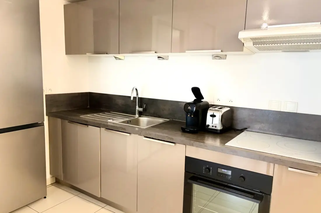 Mooi appartement vlak bij de stranden, met parkeerplaats