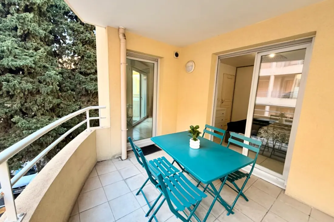Mooi appartement vlak bij de stranden, met parkeerplaats