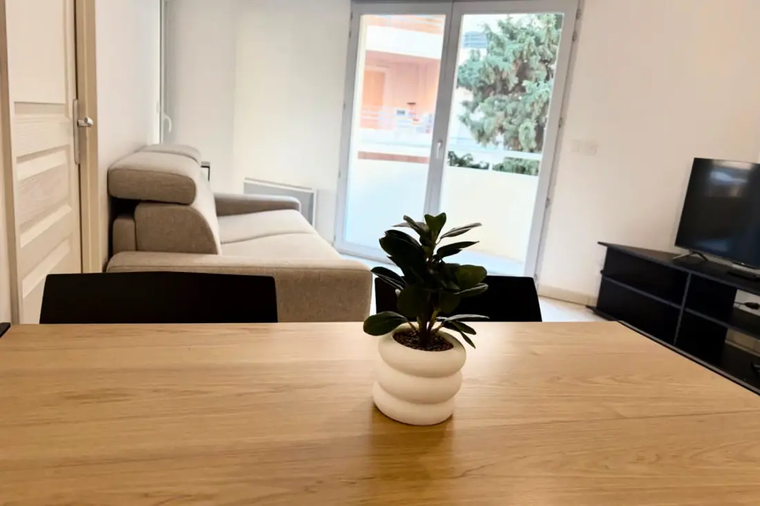 Mooi appartement vlak bij de stranden, met parkeerplaats