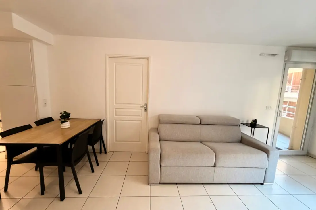 Mooi appartement vlak bij de stranden, met parkeerplaats