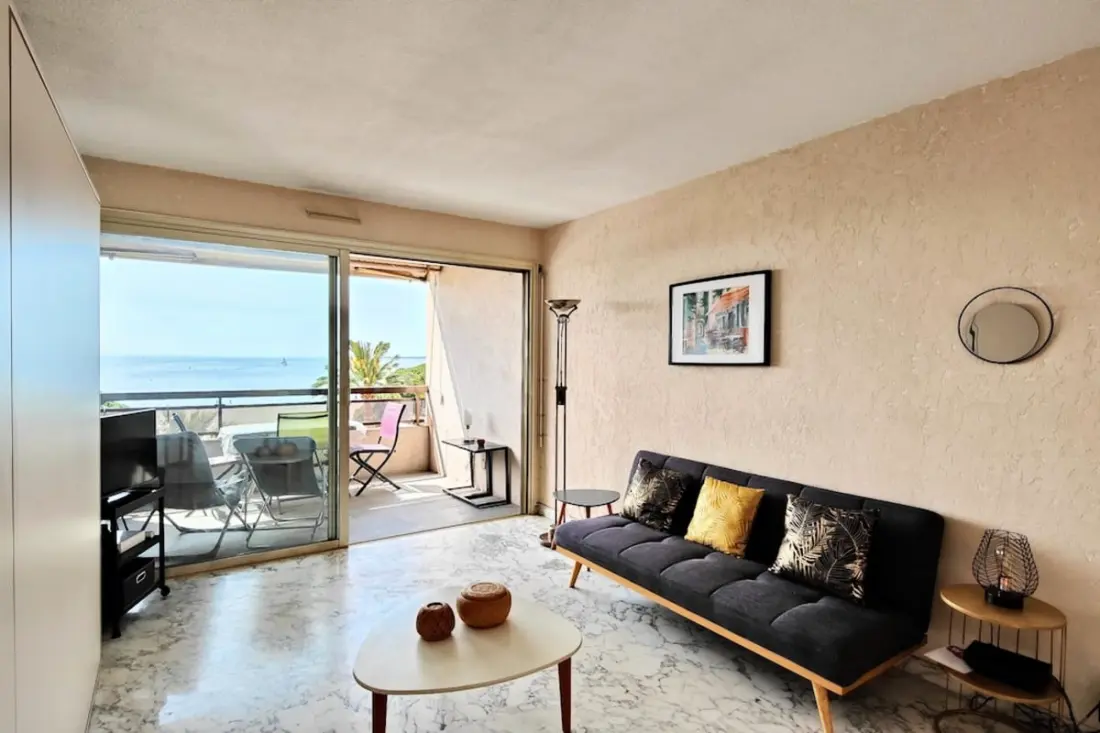 Studio met terras voor De Mer