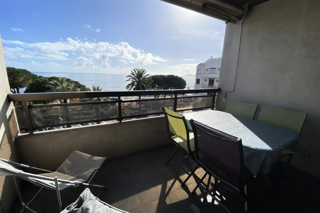 Studio met terras voor De Mer