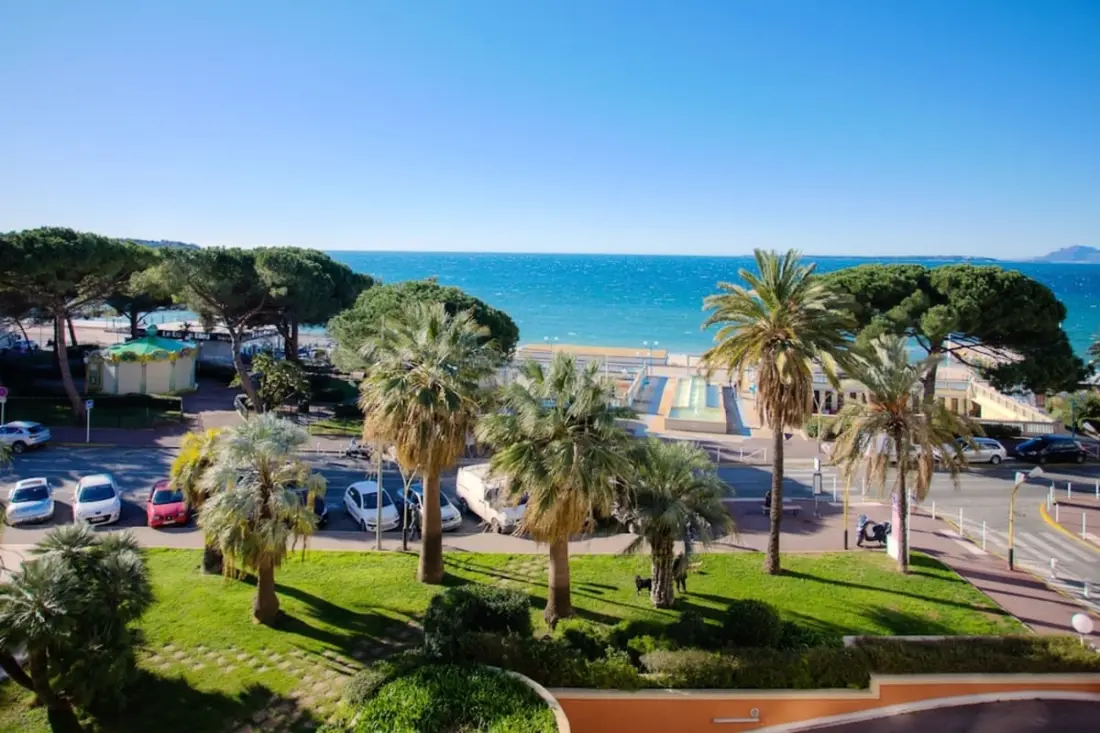 Studio met terras voor De Mer