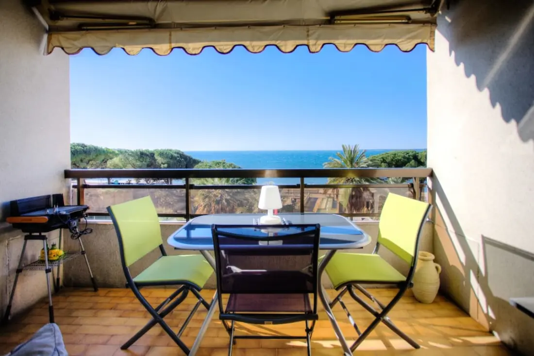 Studio met terras voor De Mer