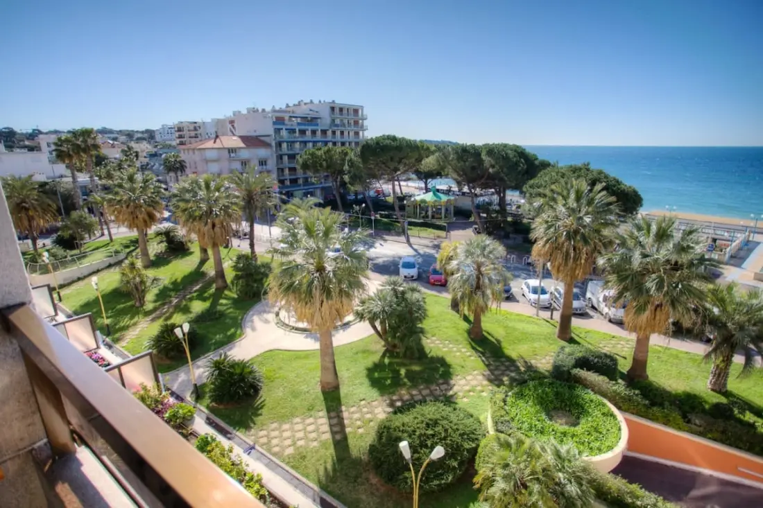 Studio met terras voor De Mer