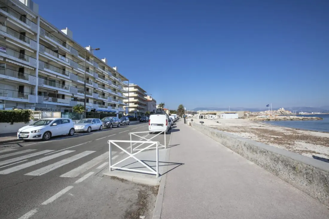Residence 2 kamers zeefront in La Salis, Antibes, met terras en parkeergelegenheid