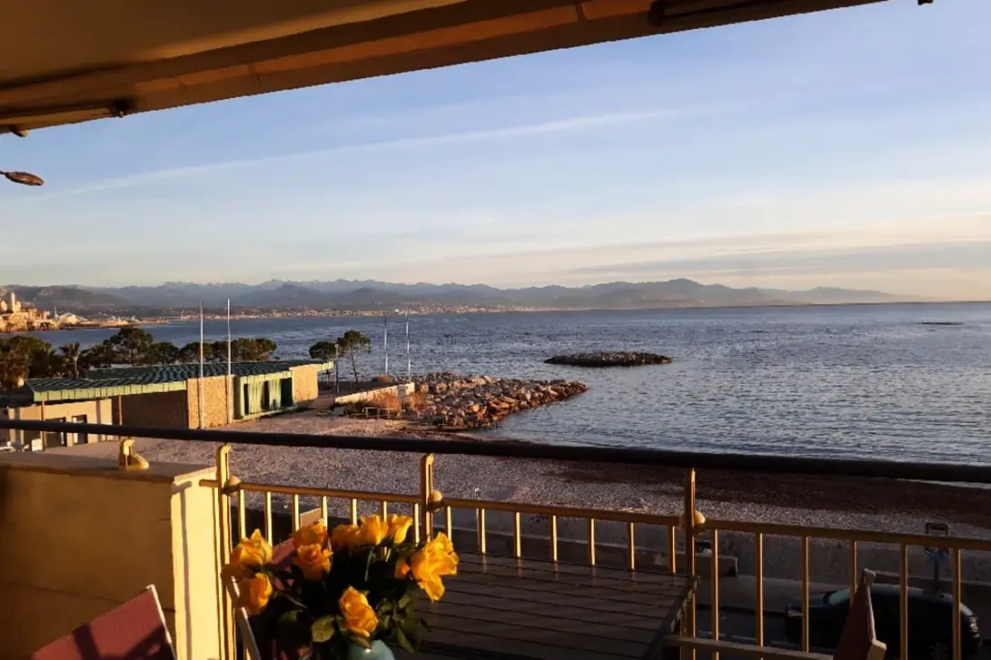 Residence 2 kamers zeefront in La Salis, Antibes, met terras en parkeergelegenheid