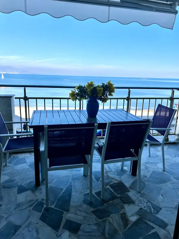 Residence 2 kamers zeefront in La Salis, Antibes, met terras en parkeergelegenheid
