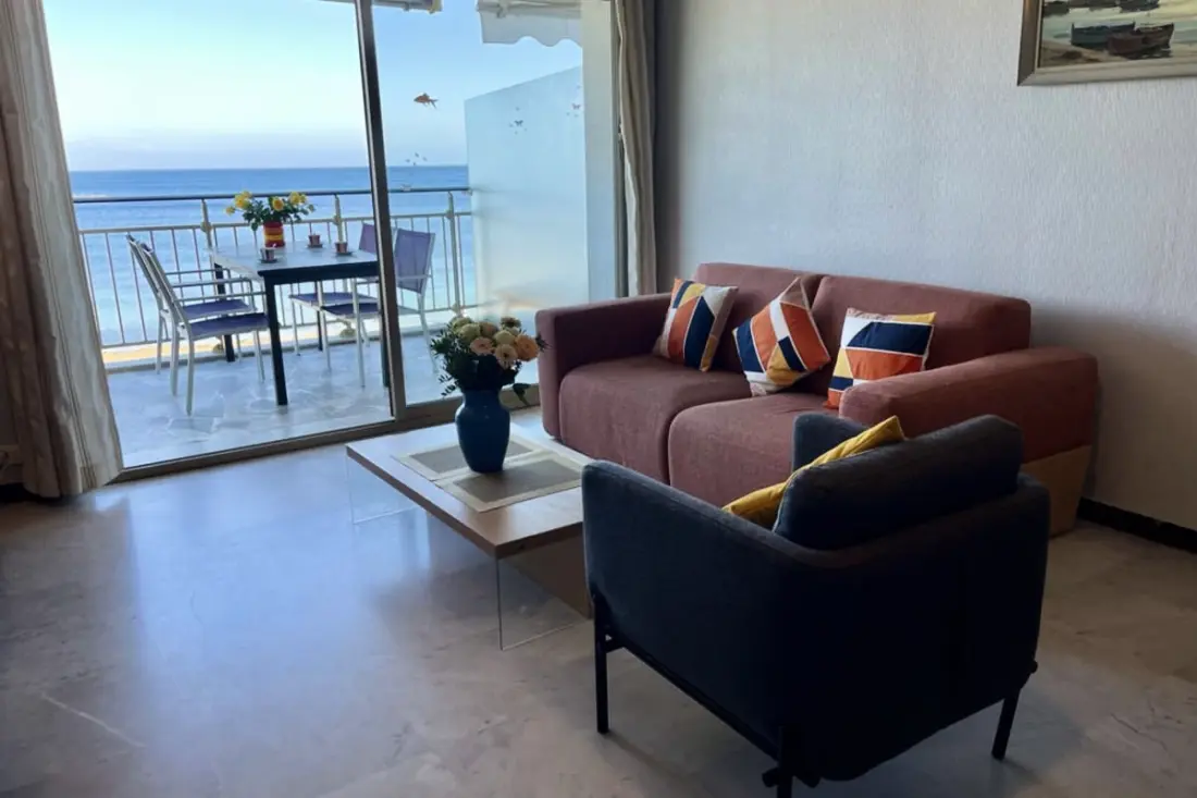 Residence 2 kamers zeefront in La Salis, Antibes, met terras en parkeergelegenheid