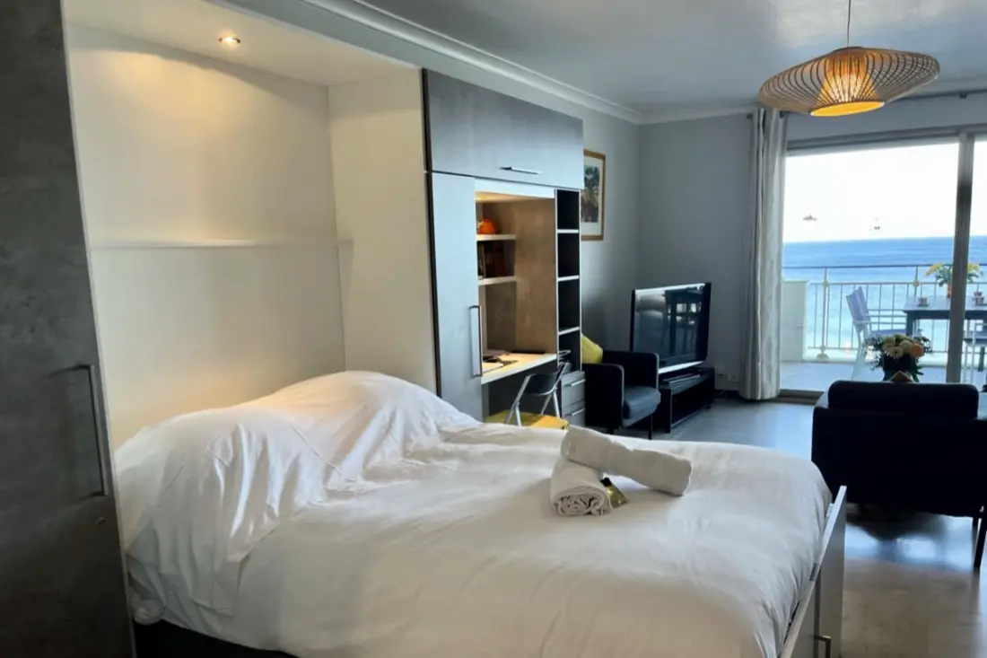 Residence 2 kamers zeefront in La Salis, Antibes, met terras en parkeergelegenheid
