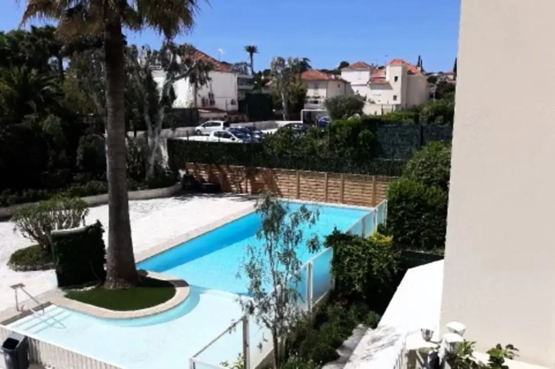 Residence 2 kamers zeefront in La Salis, Antibes, met terras en parkeergelegenheid