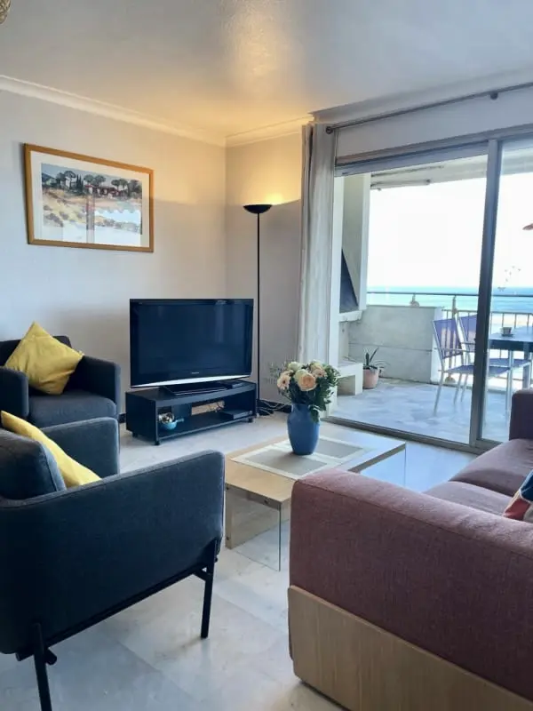 Residence 2 kamers zeefront in La Salis, Antibes, met terras en parkeergelegenheid
