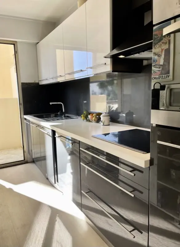 Residence 2 kamers zeefront in La Salis, Antibes, met terras en parkeergelegenheid