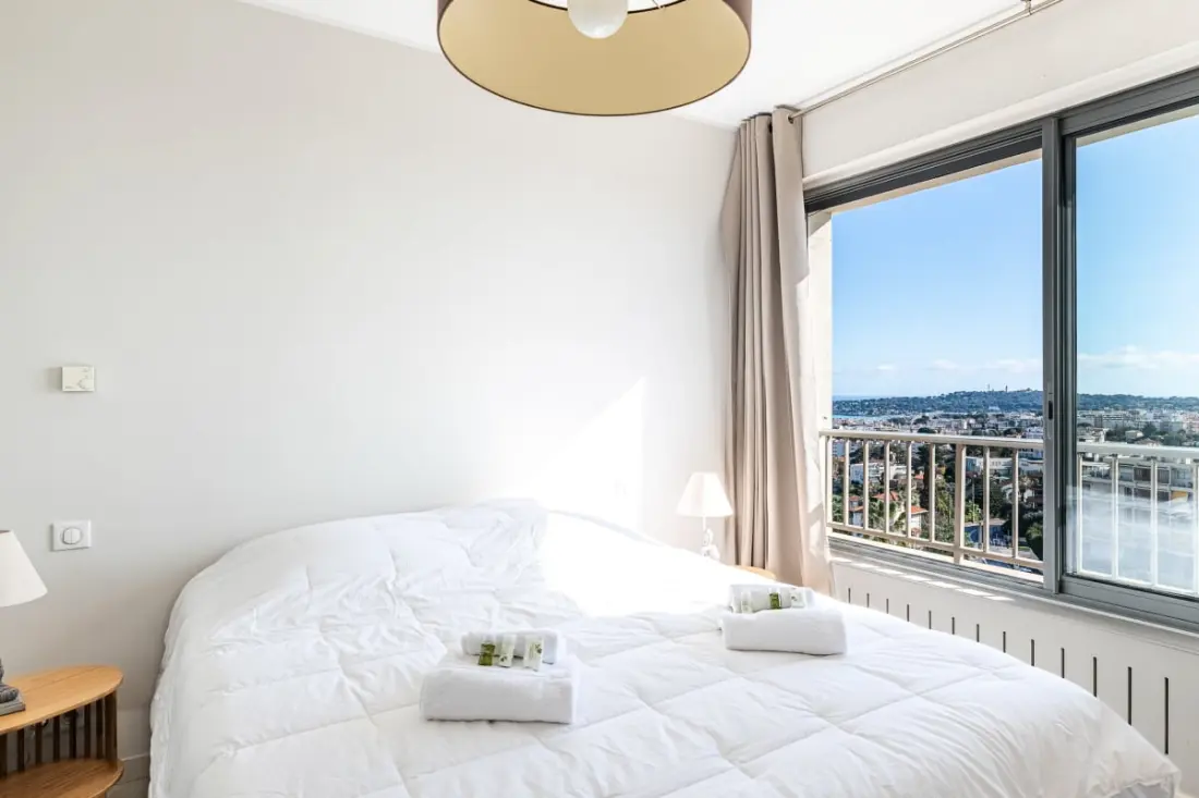 Appartement met Zwembad en Uitzicht op Zee