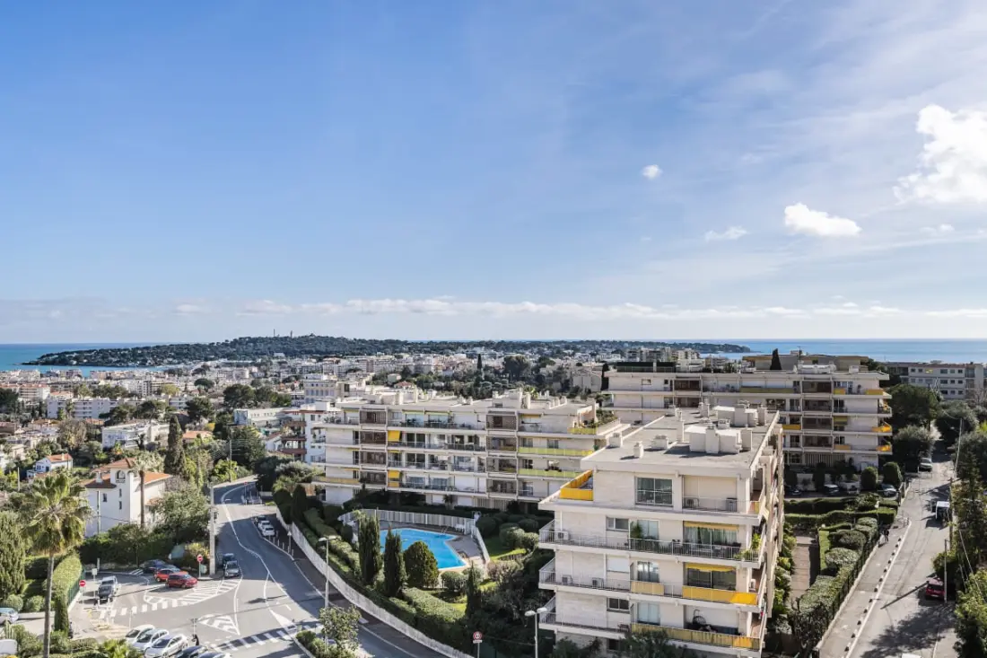 Appartement met Zwembad en Uitzicht op Zee