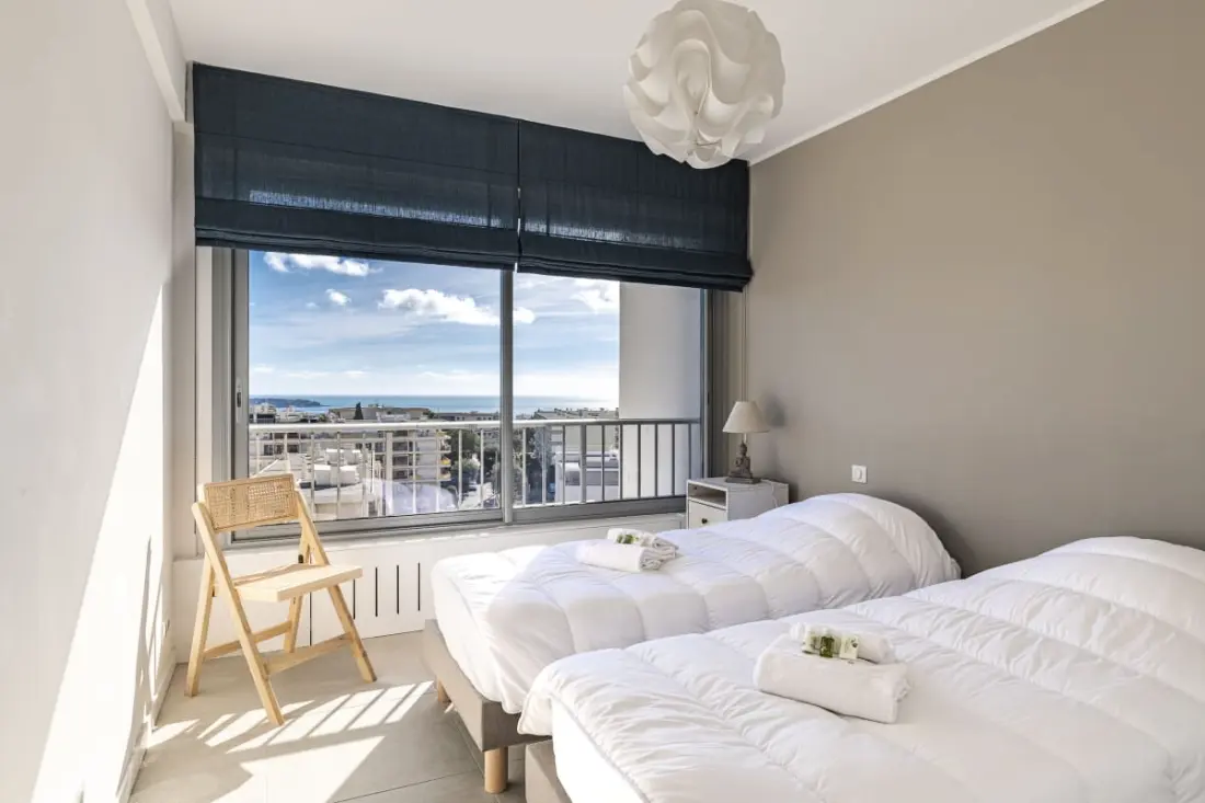 Appartement met Zwembad en Uitzicht op Zee
