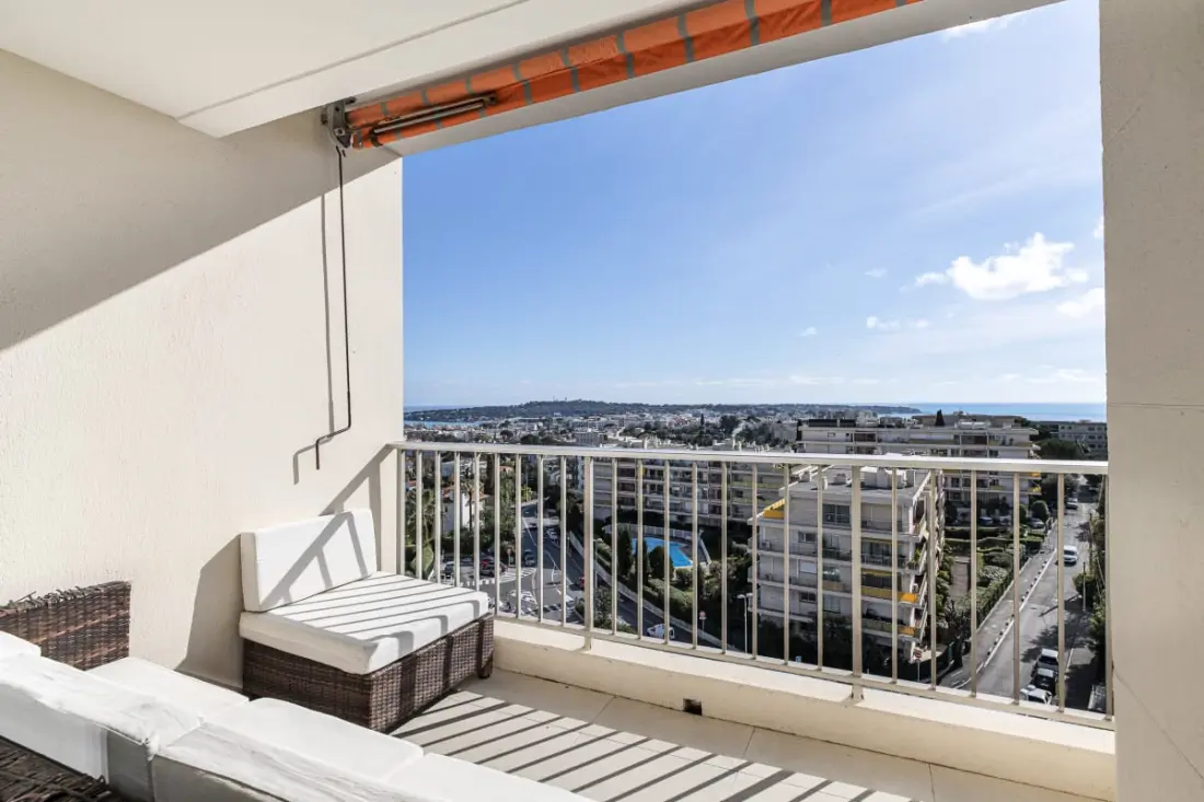 Appartement met Zwembad en Uitzicht op Zee