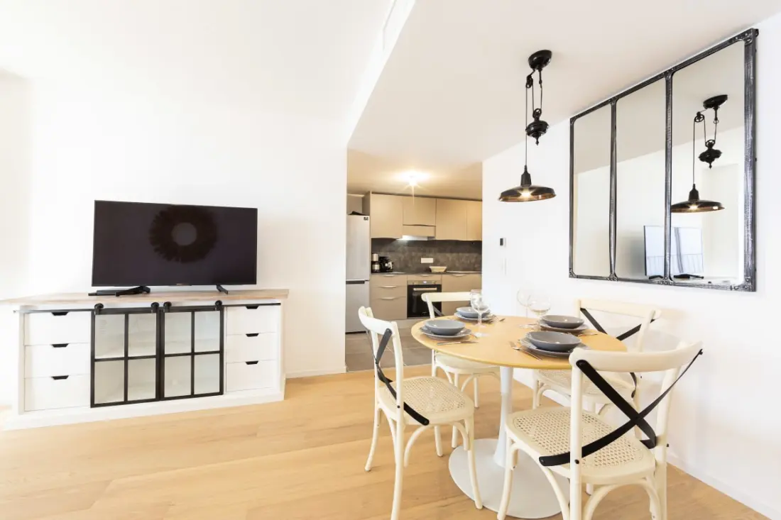 Residence Reibaud 1 T3 Ac, Parkolás és úszómedence